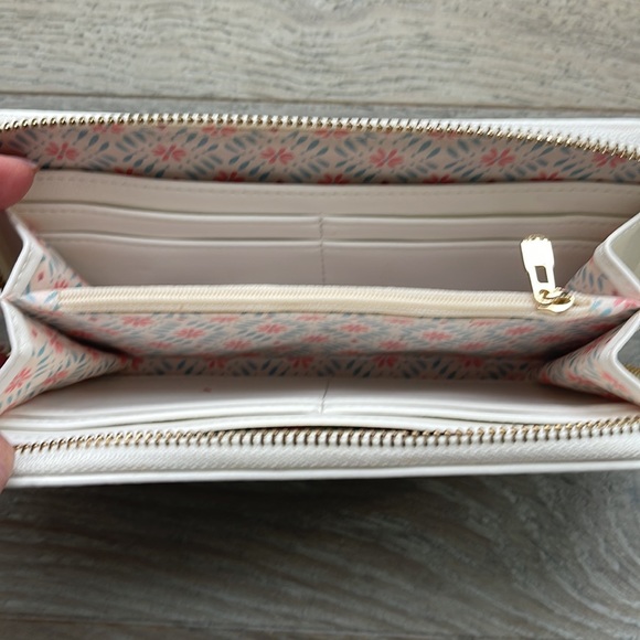 Urban Expressions White Zip Clutch/Wallet-8”x4 1/2” - Picture 5 of 7